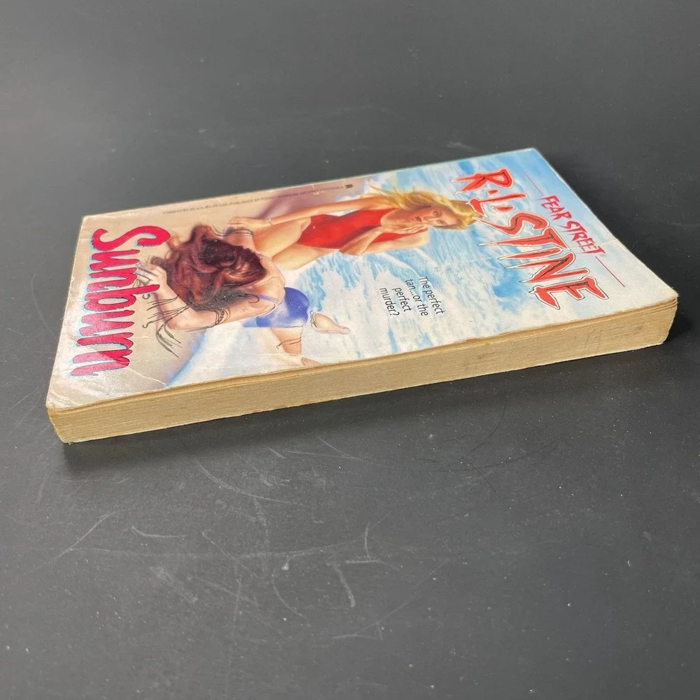 Sunburn (Fear Street, No. 19) - Paperback, by R. L. Stine 90s‎ Nostalgia Vtg